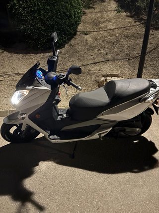 Moto Scooter 125cc Blanca