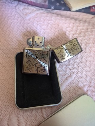 Zippo Dorado Grabado