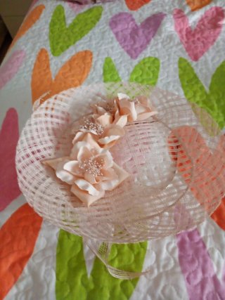 Tocado de fiesta boda beige y rosa