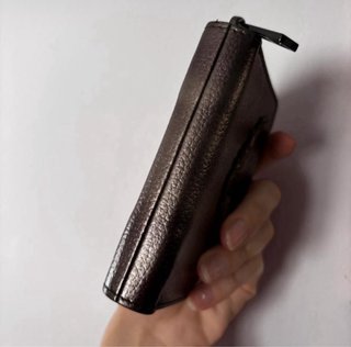 Cartera Zadig & Voltaire plateada con funda