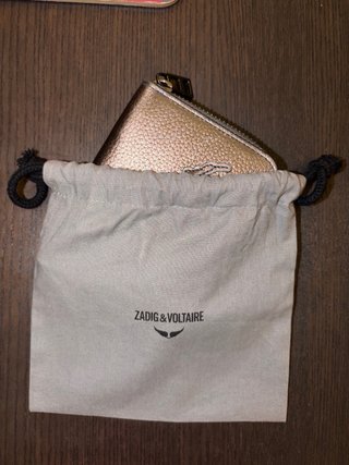 Cartera Zadig & Voltaire plateada con funda
