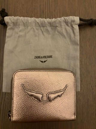Cartera Zadig & Voltaire plateada con funda