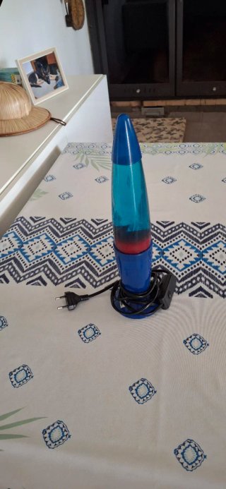 Lámpara de lava azul y roja