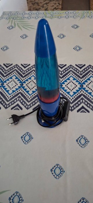 Lámpara de lava azul y roja