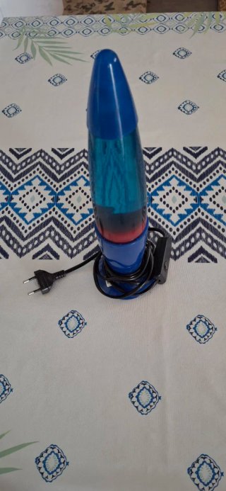 Lámpara de lava azul y roja