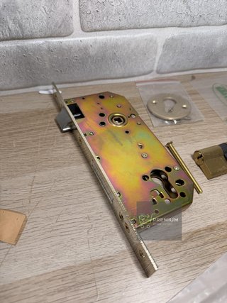 Amig-cerradura de embutir+ cilindro de seguridad