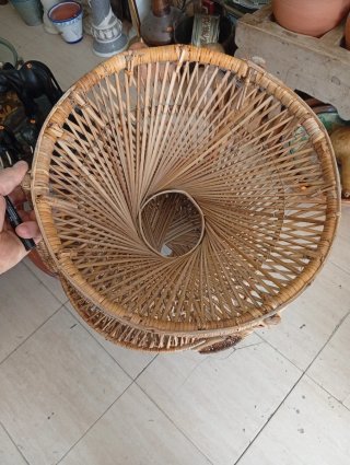 Sillón de mimbre estilo peacock