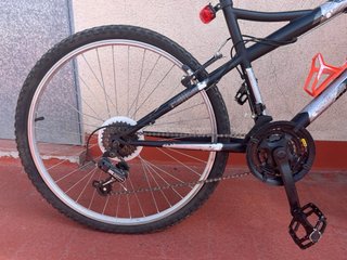 Bicicleta negra infantil