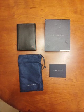 Cartera Tommy Hilfiger Cuero Negra