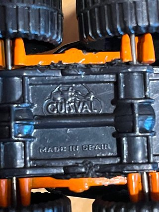 Camión Antiguo Guisval con remolque.