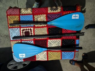 Remo azul para canoa