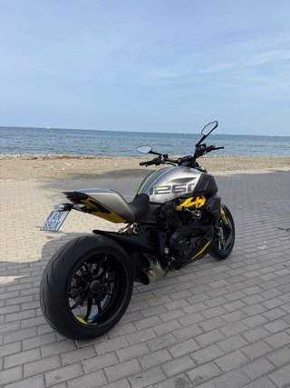 Ducati Diavel 1260S 2022 Negra y Plata
