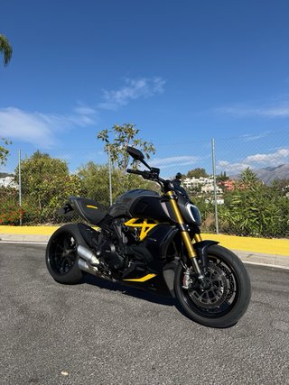 Ducati Diavel 1260S 2022 Negra y Plata