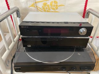 Equipo de música Sony + tocadiscos