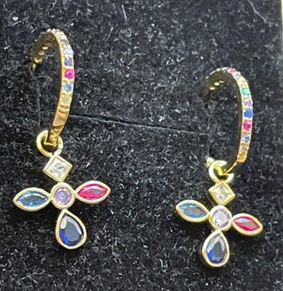 Pendientes aro con cruz de piedras multicolor