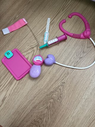 Centro Médico Nenuco con Muñeca y Accesorios