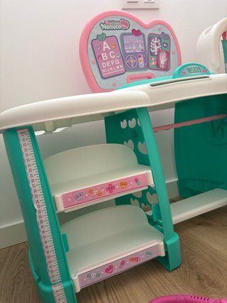 Centro Médico Nenuco con Muñeca y Accesorios