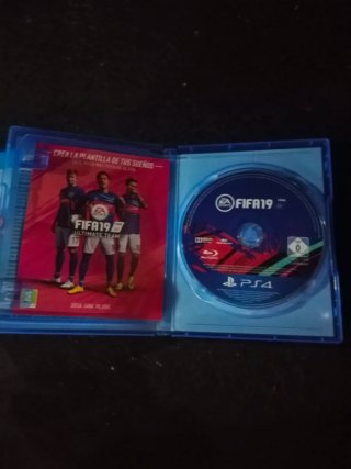 Juegos PS4:Madden 16 y FIFA 19 + Carcasa exclusiva