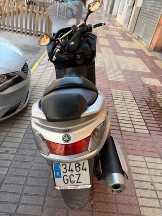 Yamaha Majestic 400 Maxi Scooter