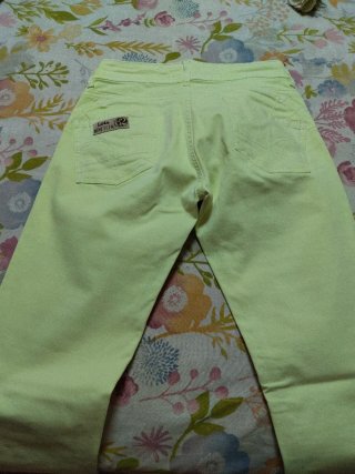 Pantalón pitillo amarillo vaquero