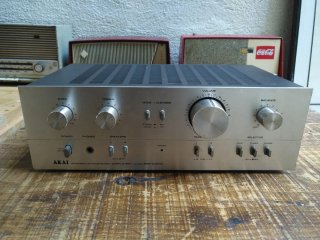 Amplificador Akai AM-2250 a restaurar