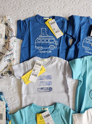 Set Chicco e Benetton magliette e pantaloni.