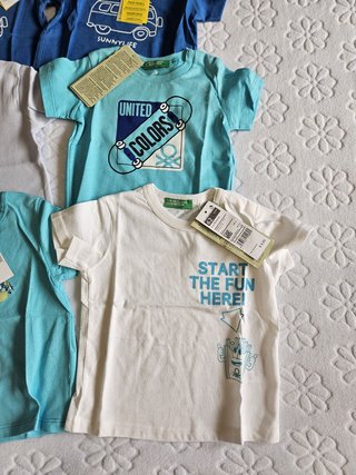 Set Chicco e Benetton magliette e pantaloni.