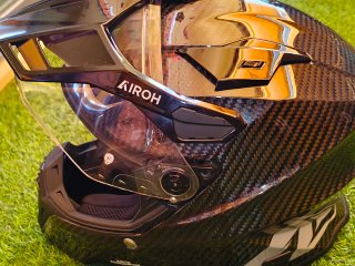 Casco Airoh Carbono