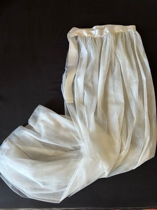 Falda vaporosa blanca