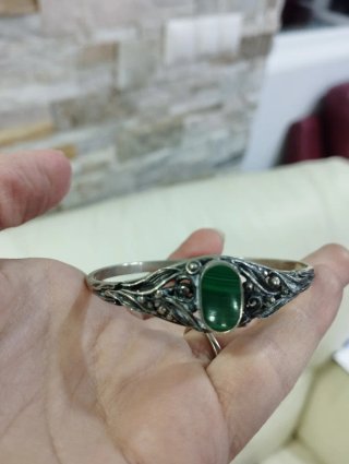 Pulsera vintage con piedra verde
