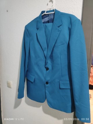 Traje chaqueta azul eléctrico