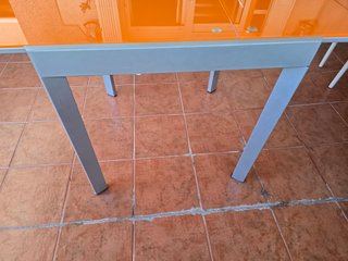 Mesa extensible cristal naranja y aluminio