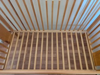Cuna de bebé de madera