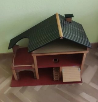 Casita de muñecas de madera