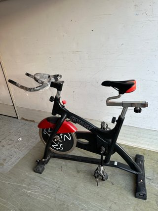 Bicicleta de Spinning TENTABLE Negra y Roja