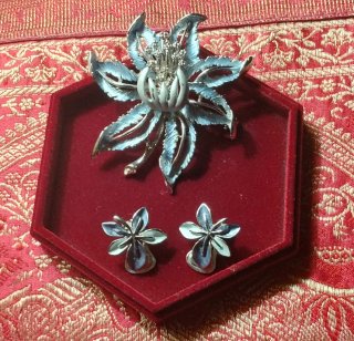 Spilla fiore smalto azzurro e argento