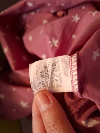 Camisa blusa rosa con estrellas. Talla única.