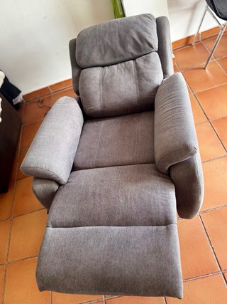 Sillón elevador eléctrico gris