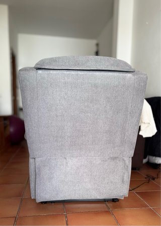 Sillón elevador eléctrico gris