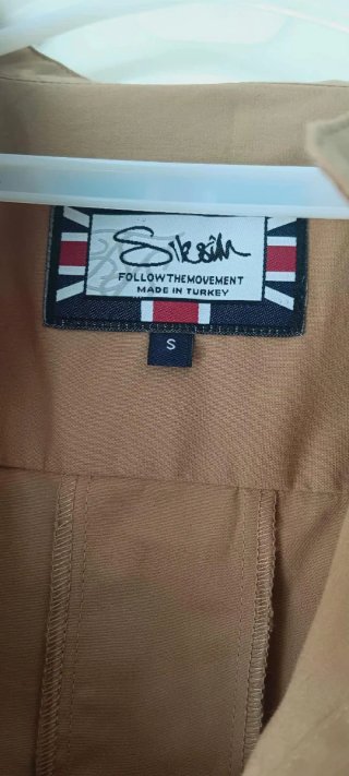 Camisa SikSilk Beige Esta nueva sin usar.