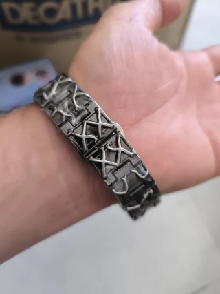 Reloj Nuevo con plásticos