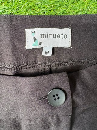 Pantalón pitillo negro con raya lateral