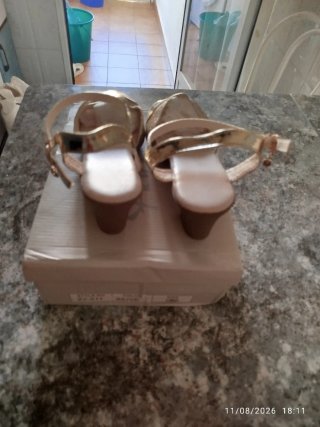 Sandalias doradas talla 39