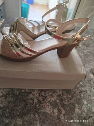 Sandalias doradas talla 39