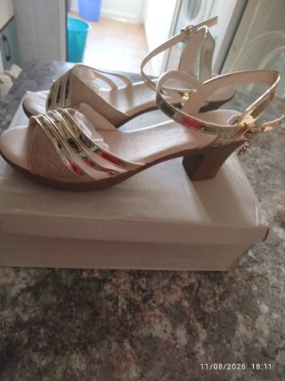 Sandalias doradas talla 39