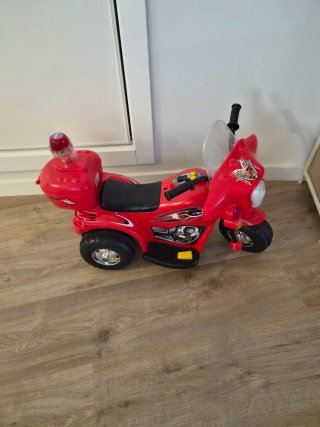 Moto eléctrica infantil roja