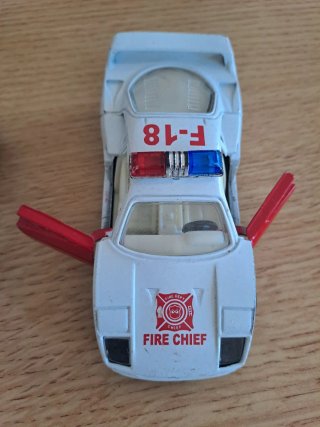 Coches de policía y bomberos de juguete