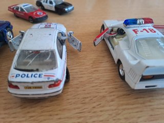 Coches de policía y bomberos de juguete