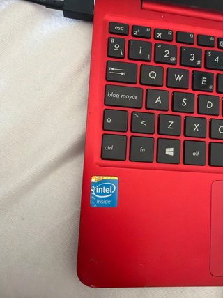 Portatil ASUS F205TA 11,6” rojo + cargador