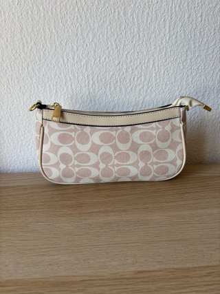 Bolso Cöach rosa y beige con cadena